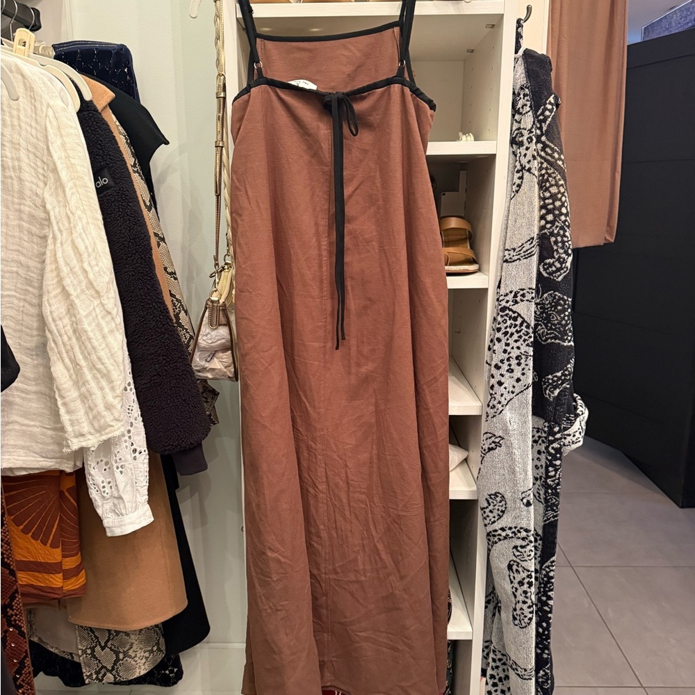 Brown Linen Maxi Dress with Adjustable Straps - Picture 12 of 17